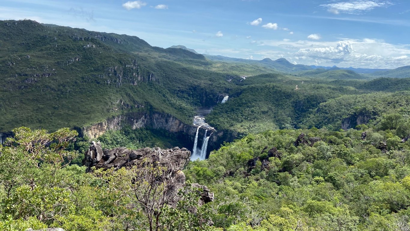 Paisagem do norte de Goiás, com vegetação de cerrado e céu aberto