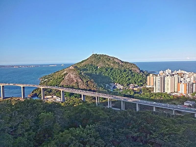 Vista aérea de Vitória ES com a Terceira Ponte ao fundo