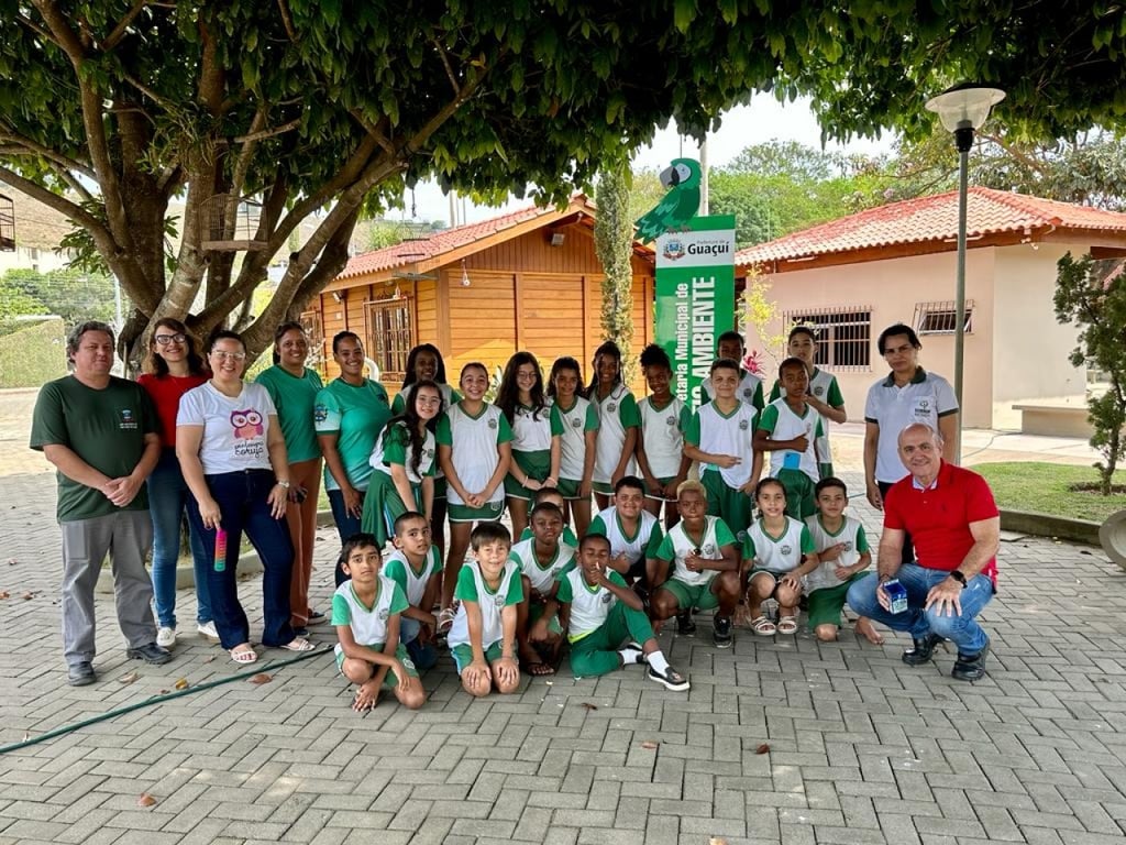 Equipe técnica em ação de educação/fiscalização ambiental