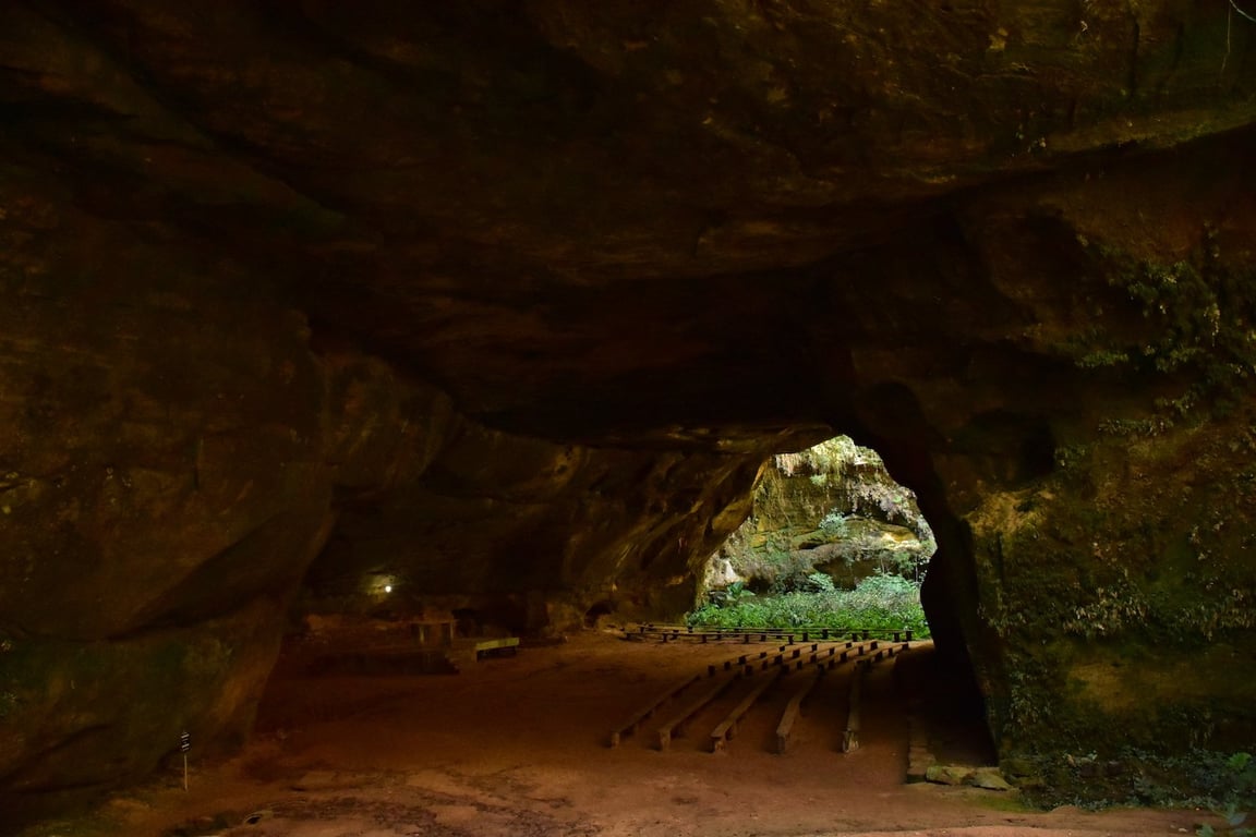 Gruta Subterrânea de Nossa Senhora de Fátima, atrativo turístico e religioso de Nova Esperança do Sul RS