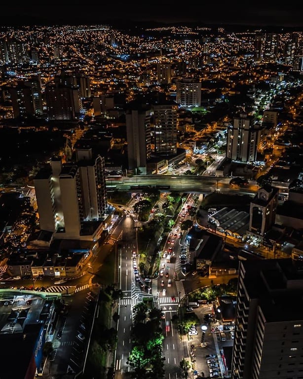 Vista panorâmica de Jundiaí com a Serra do Japi