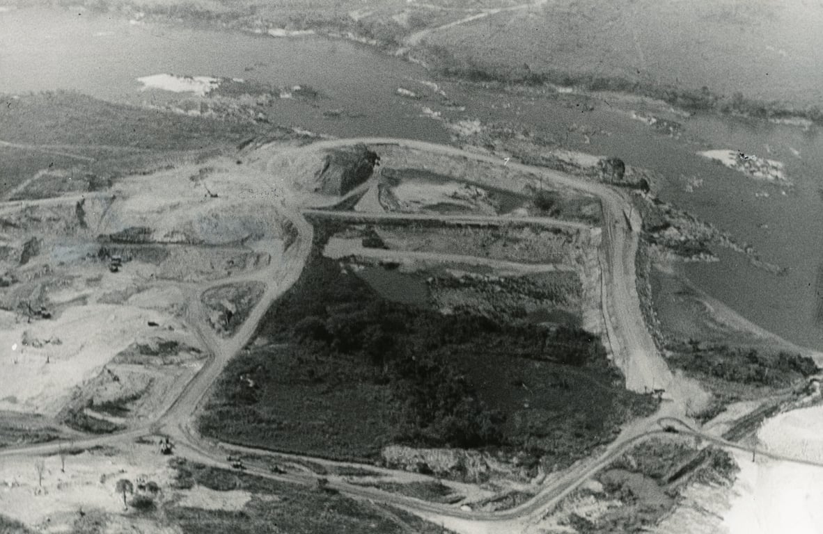 Rio Paranaíba e entorno da Usina Hidrelétrica de Itumbiara, região de Araporã MG