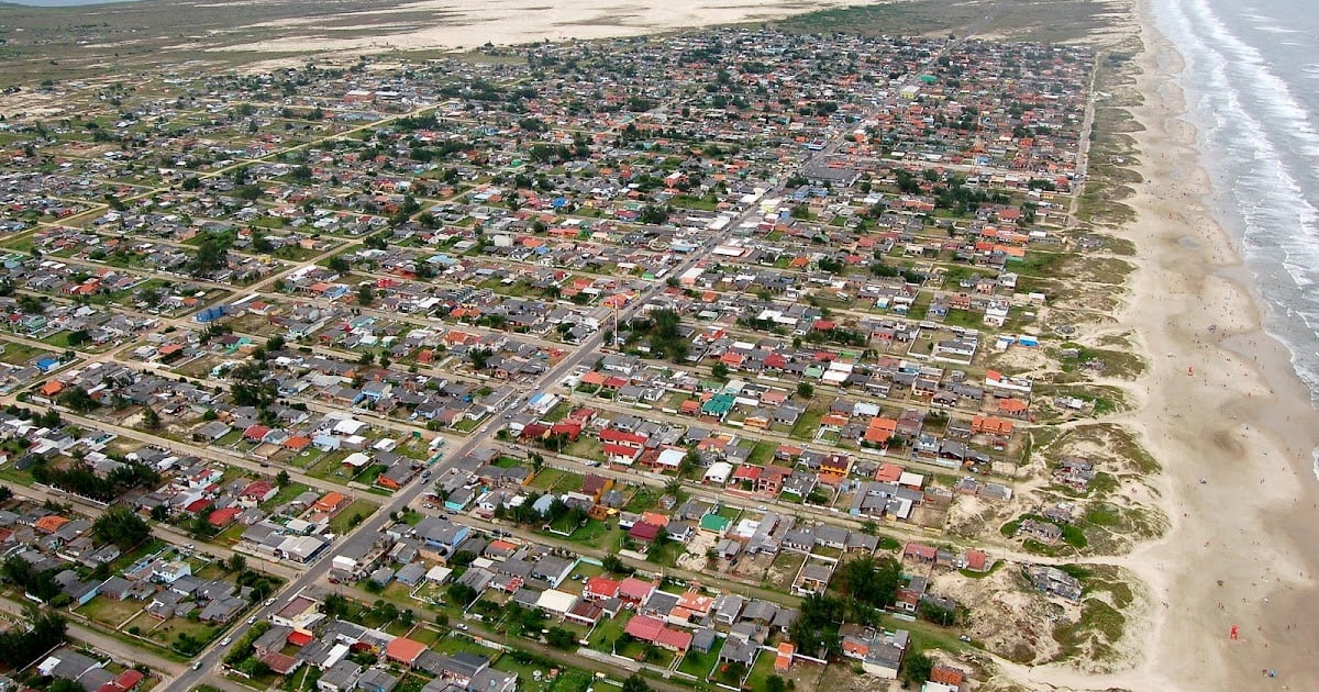 Balneário de Quintão, litoral norte do RS, em dia ensolarado