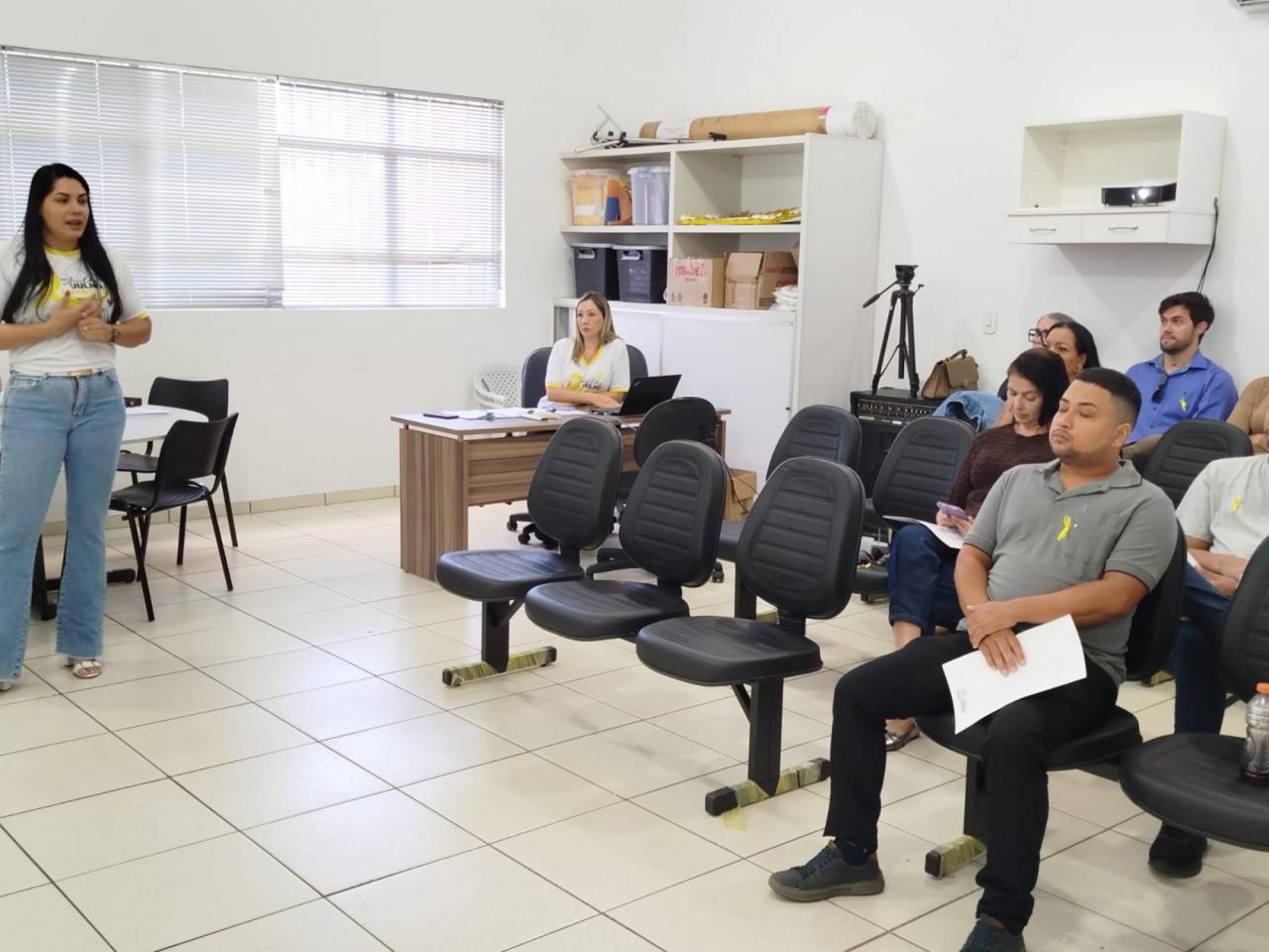 Profissionais de saúde e assistência em atividade institucional