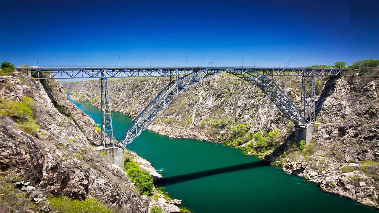 Ponte sobre o Rio São Francisco em Paulo Afonso BA