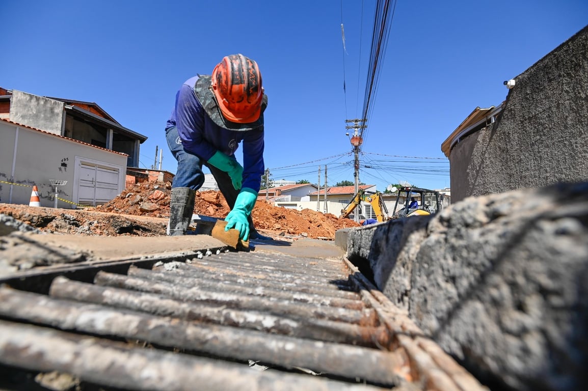 Manutenção em tubulações de saneamento