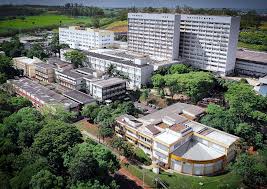Complexo do Hospital das Clínicas da USP em dia claro