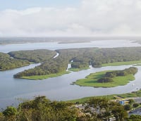 Vista aérea do centro histórico de Iguape SP e região lagunar do Ribeira.