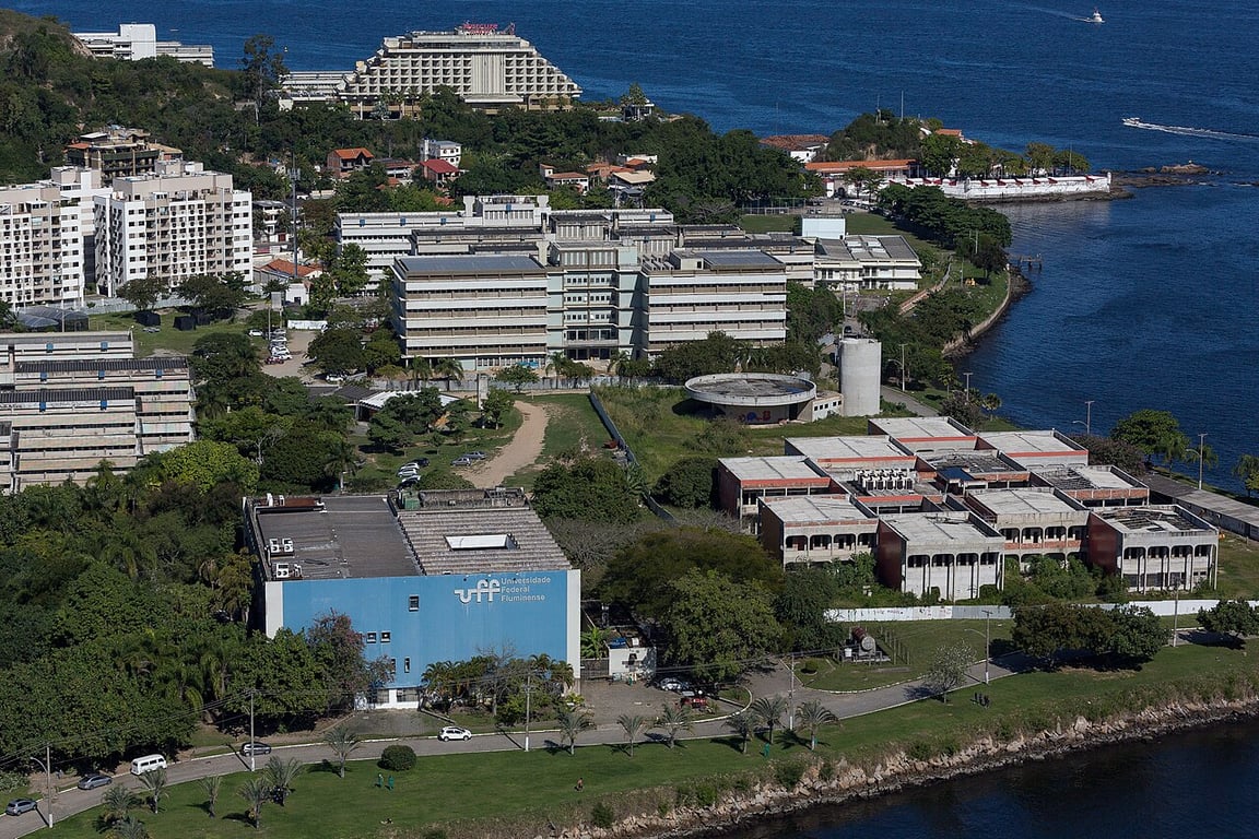 Campus do Gragoatá da UFF, em Niterói, com vista para a Baía de Guanabara