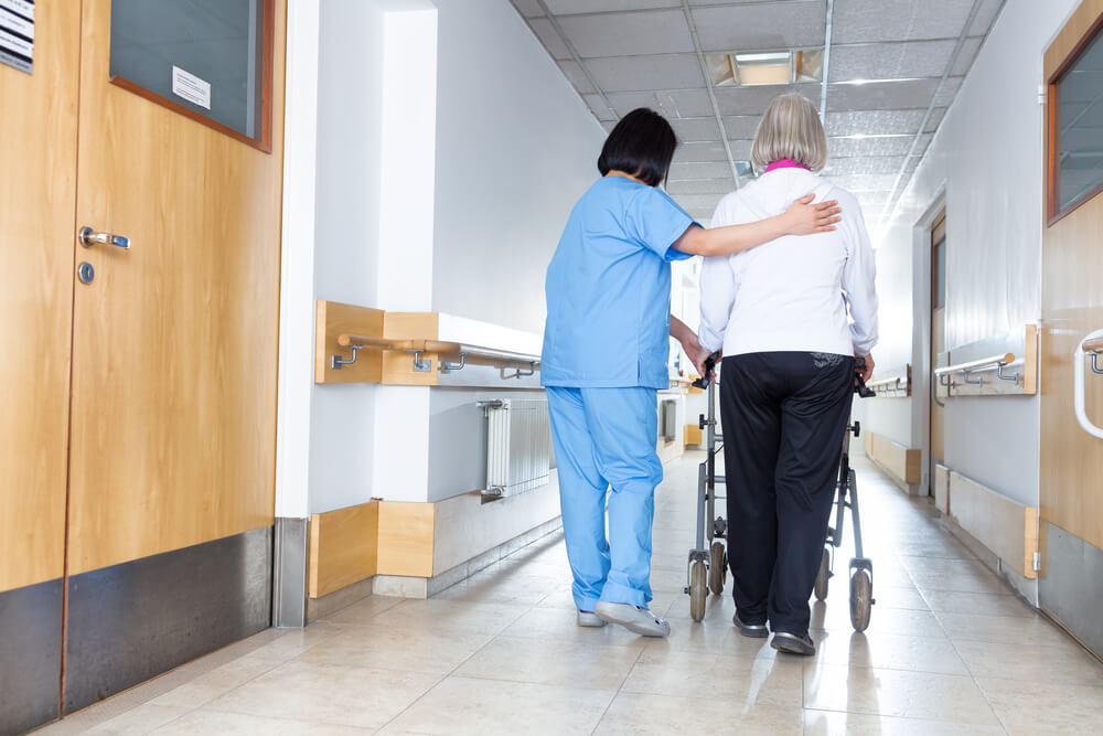 Profissionais de saúde em atividade no hospital