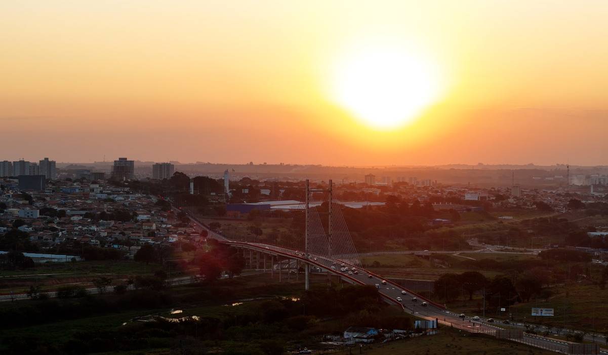 Vista urbana de Hortolândia SP ao entardecer