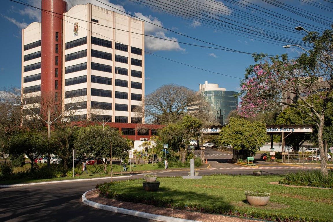 Fachada do Centro Administrativo Leopoldo Petry, sede da Prefeitura de Novo Hamburgo
