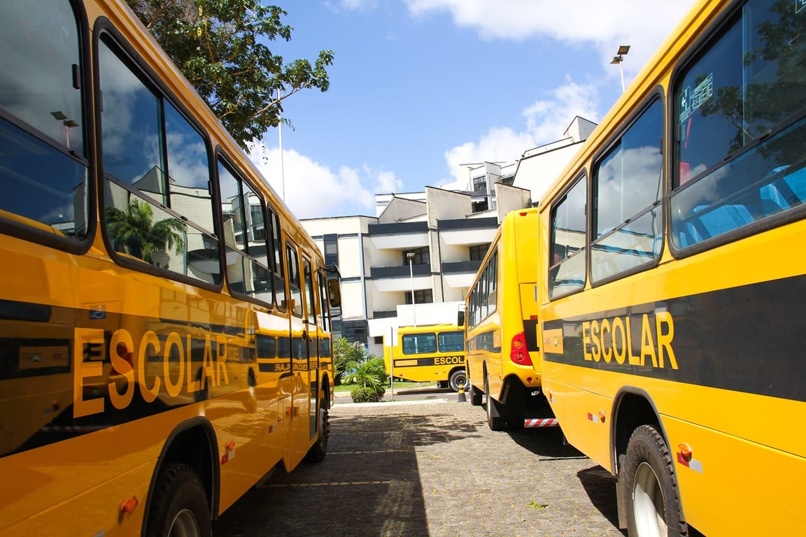 Ônibus de transporte escolar no Brasil (imagem ilustrativa)