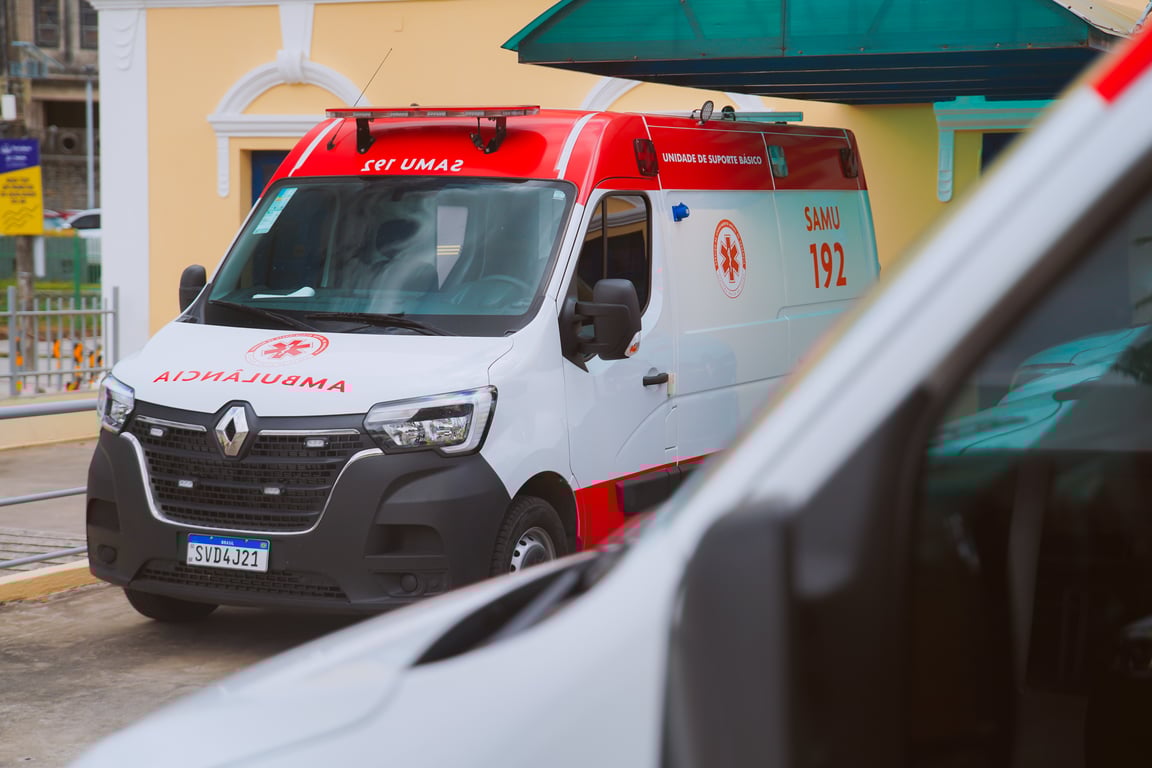 Ambulância do SAMU 192 em contexto urbano