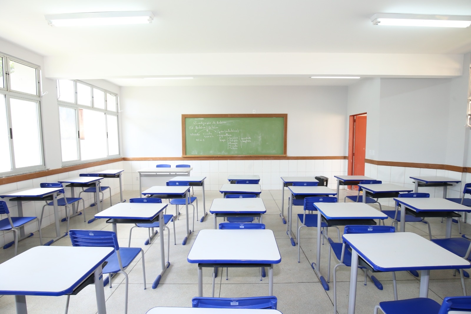 Sala de aula da rede pública em Goiás