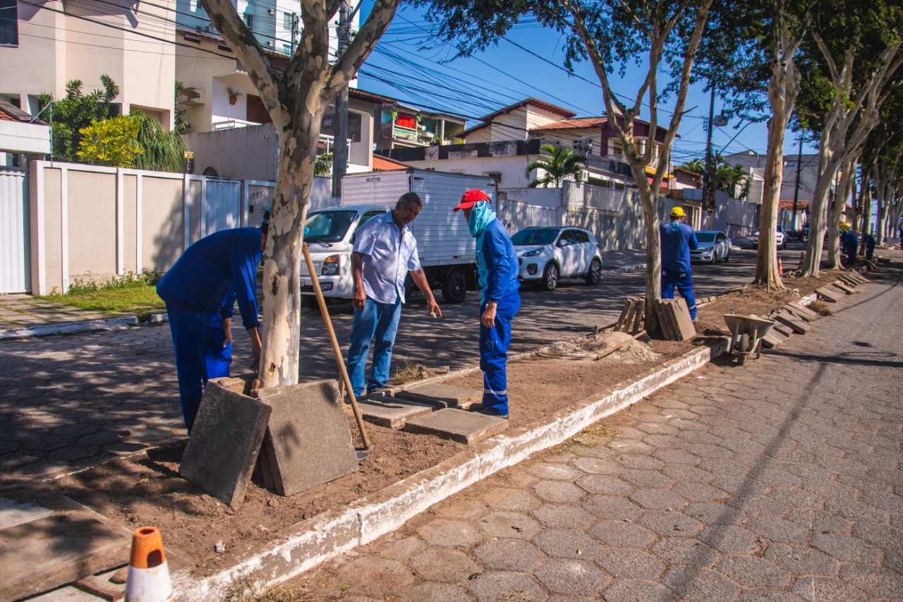 Serviços urbanos: manutenção de calçada e infraestrutura