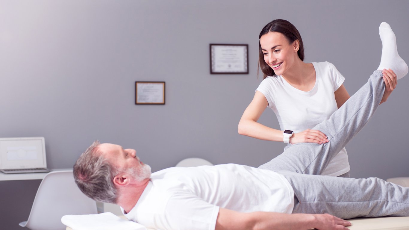 Atendimento de fisioterapia em ambiente clínico