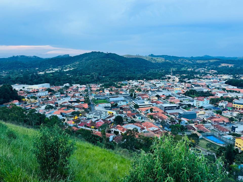 É uma imagem do post com o título Concurso Prefeitura de Guararema SP abre vagas em Saúde, Educação e Administração