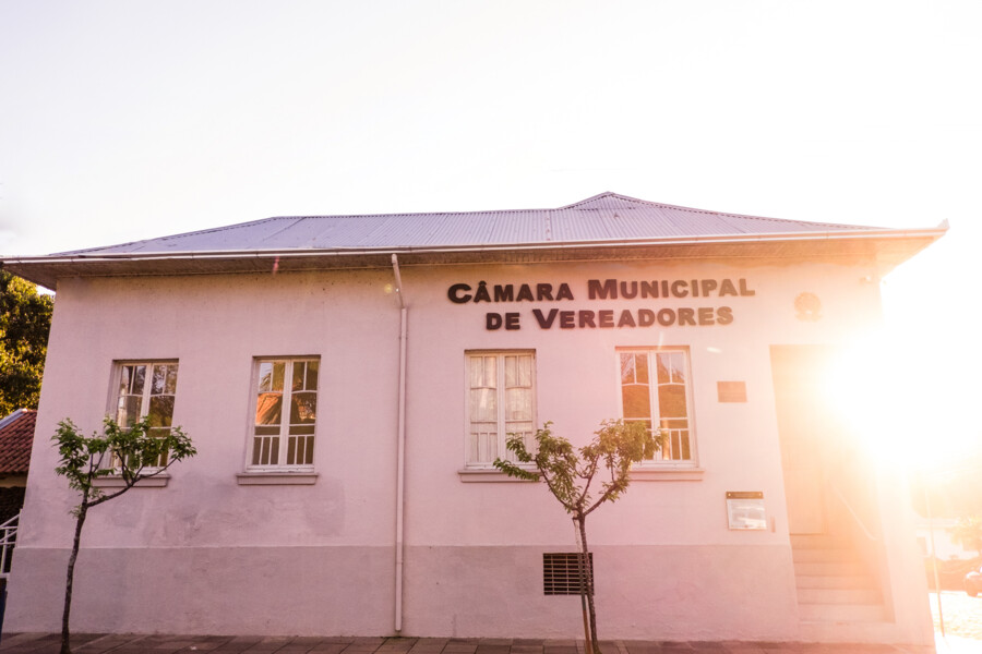 Fachada de prédio público municipal no interior do Rio Grande do Sul