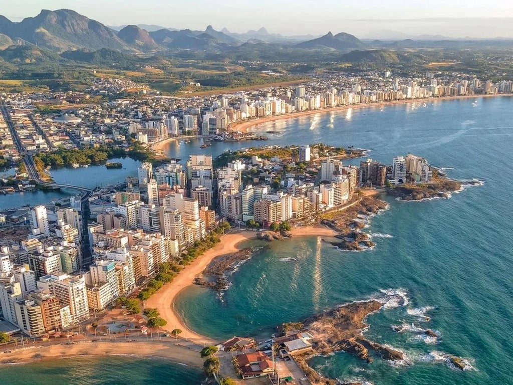 Vista panorâmica de Guarapari e suas praias