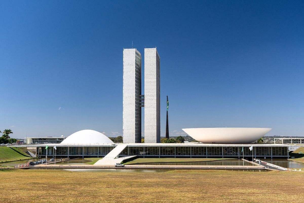 Instituto de Gestão Estratégica de Saúde DF abre processo seletivo para médico cardiologista e maqueiro