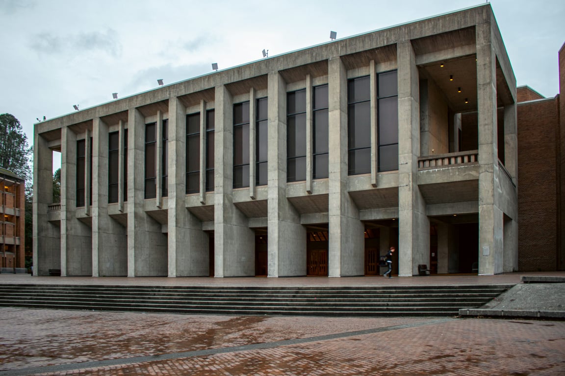 Ambiente universitário genérico (ilustrativo)