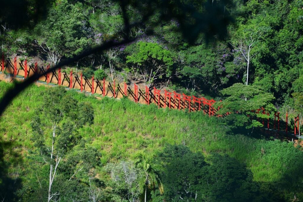 Caminho no Mosteiro Zen Morro da Vargem, em Ibiraçu