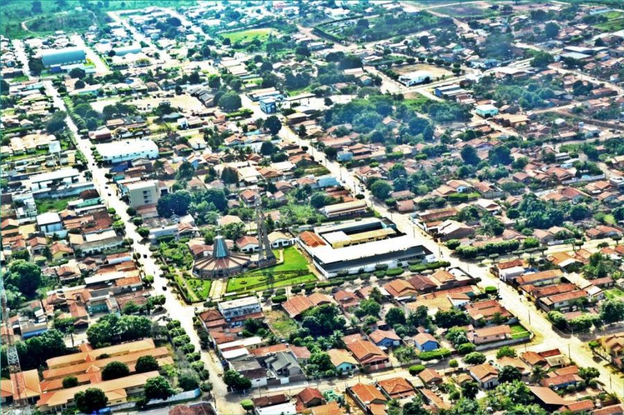 Vista aérea de cidade do interior de Mato Grosso