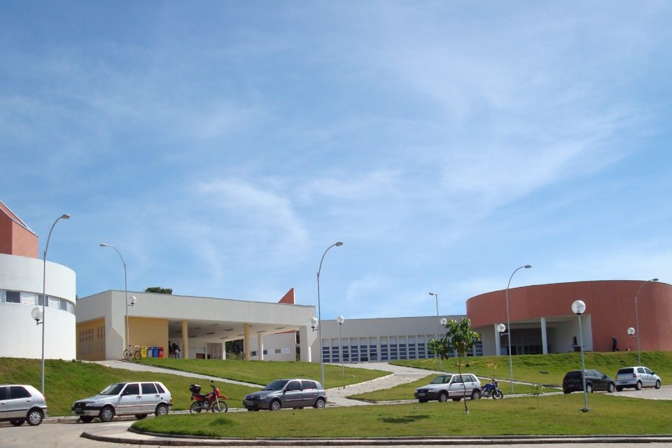 Fachada do CEFET-MG em Divinópolis MG