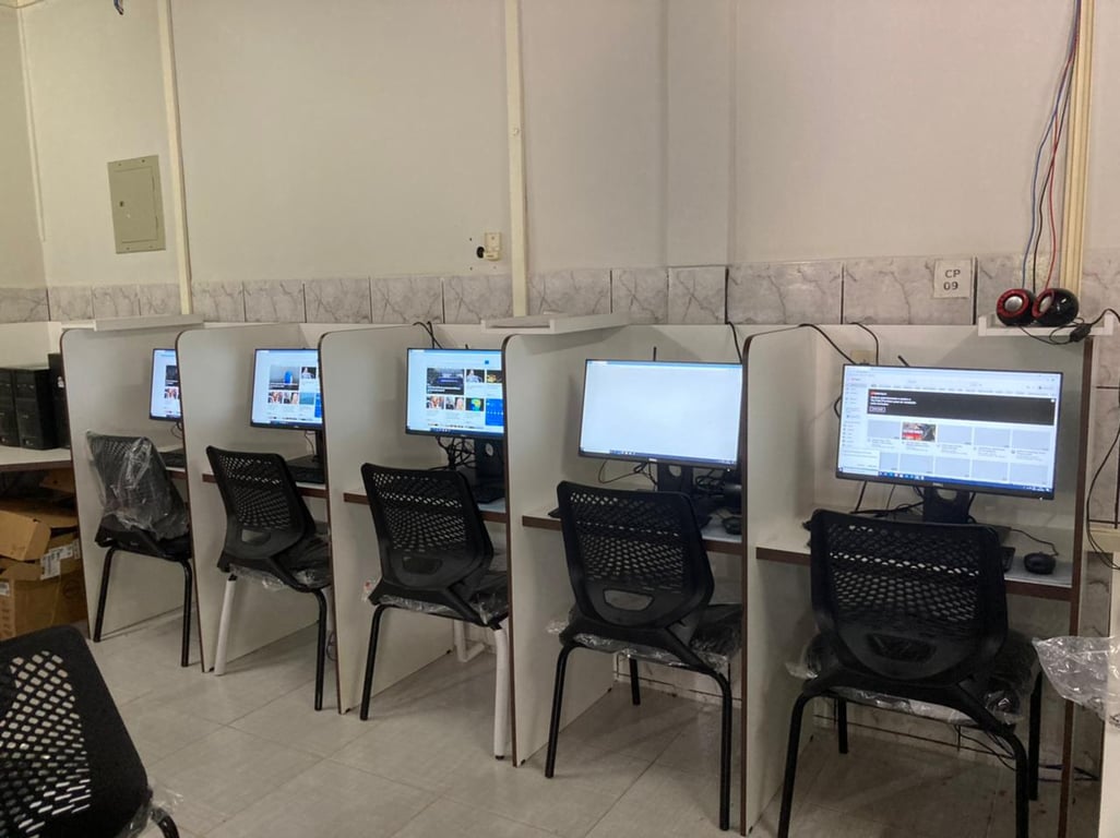 Laboratório de informática, ambiente similar aos usados em Etecs