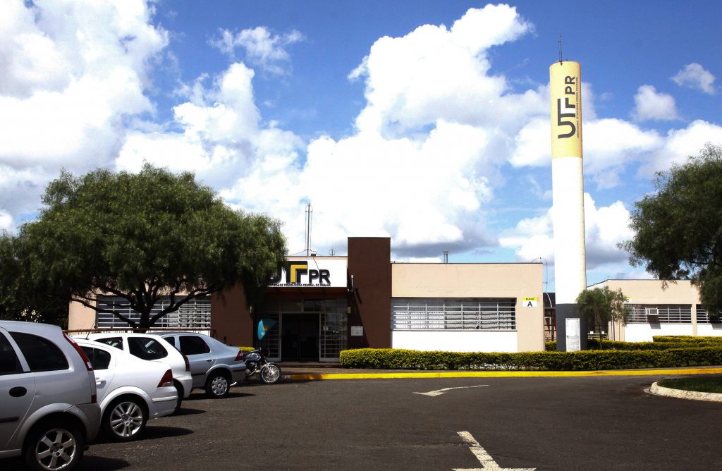 Fachada do campus Apucarana da UTFPR