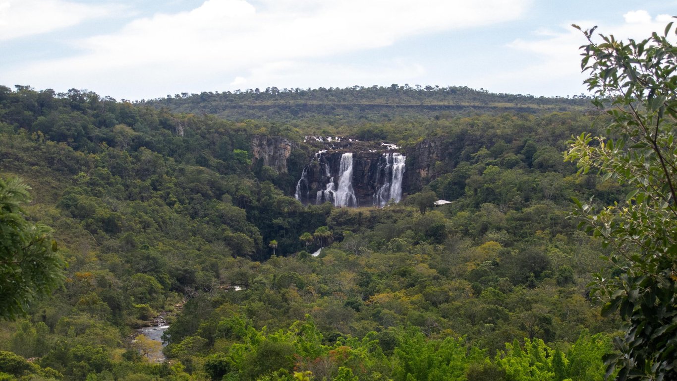 É uma imagem do post com o título Concurso Prefeitura de Trombas GO abre edital com 55 vagas