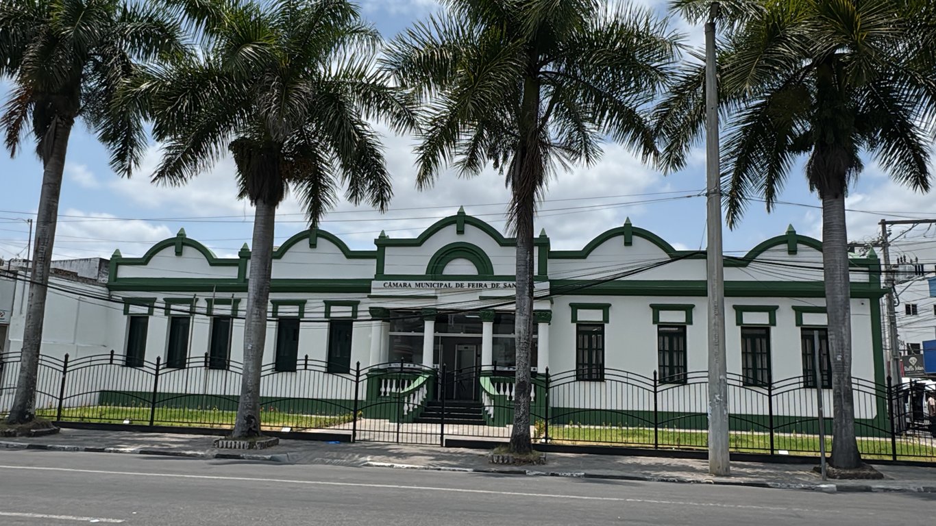 Fachada de uma câmara municipal — imagem ilustrativa