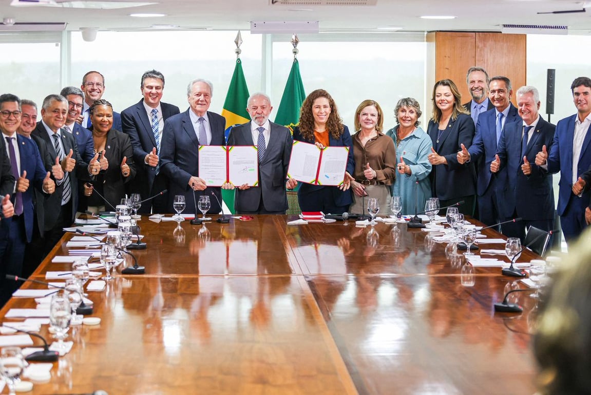 Ambiente de reunião e serviço público administrativo