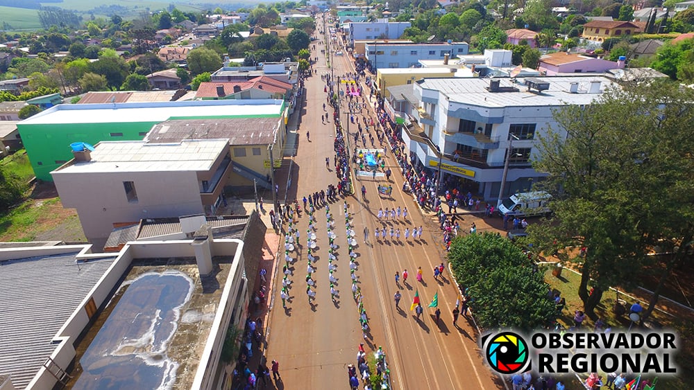 Centro de Coronel Bicaco (RS) durante evento comunitário