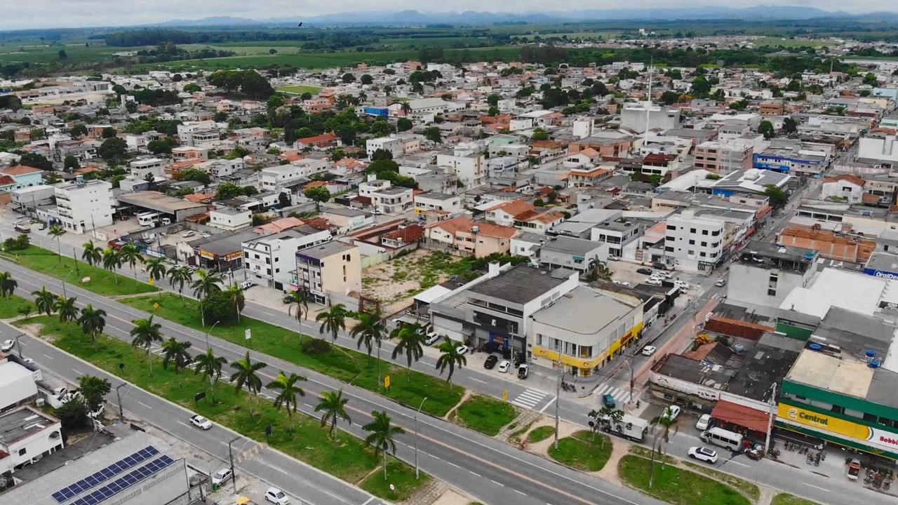 Vista aérea de Sooretama ES, com a BR-101 ao fundo