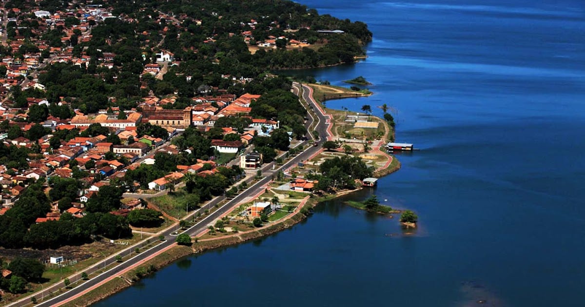 Vista aérea de Porto Nacional ao pôr do sol, com o Rio Tocantins ao fundo