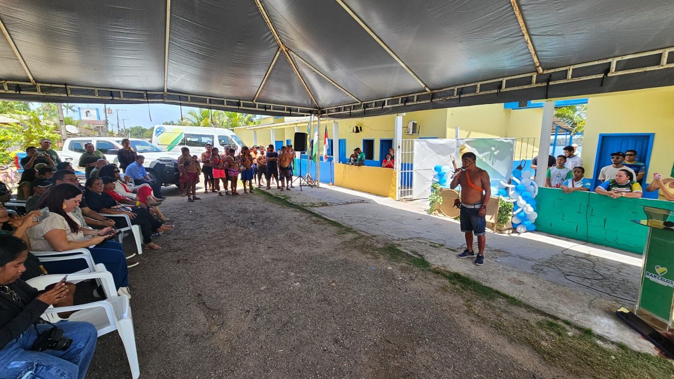 Agentes de saúde em ação comunitária na Amazônia