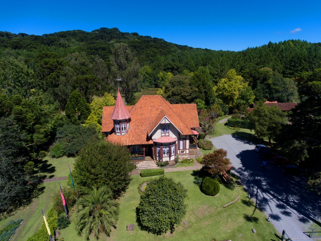 Paisagem do Vale do Caí, com arquitetura de influência germânica e áreas verdes