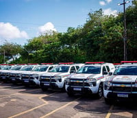Viaturas da Polícia Militar do Maranhão alinhadas em operação institucional