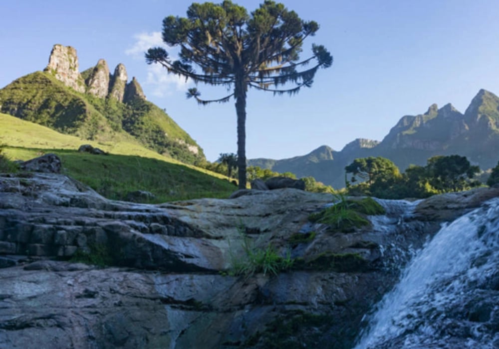 Paisagem rural de São Martinho SC, com montanhas ao fundo
