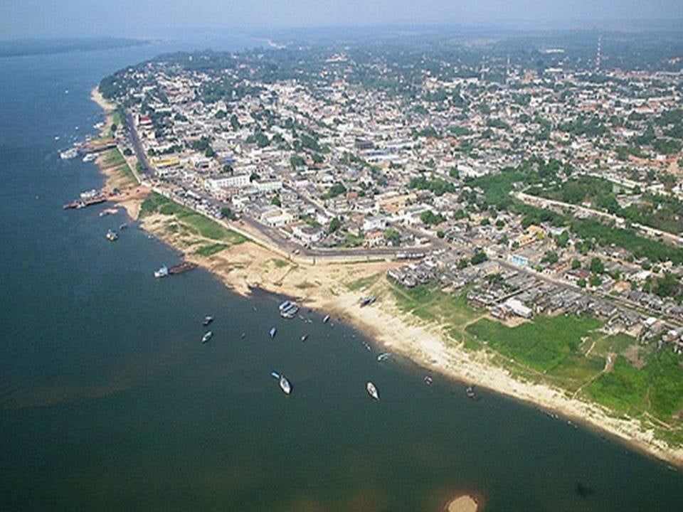 Vista aérea de Itaituba às margens do rio Tapajós