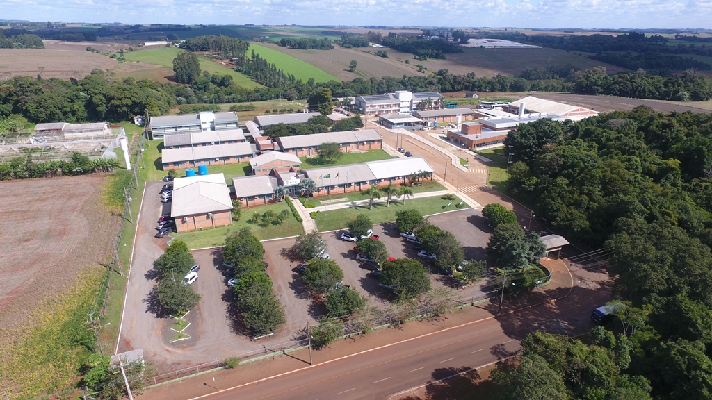 Vista aérea de um campus do Instituto Federal com prédios acadêmicos e áreas verdes