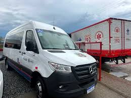 Ambulância do SAMU 192 em atendimento pré-hospitalar, em via urbana.