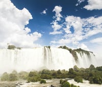 Cataratas do Iguaçu, cartão-postal de Foz do Iguaçu PR na Tríplice Fronteira.