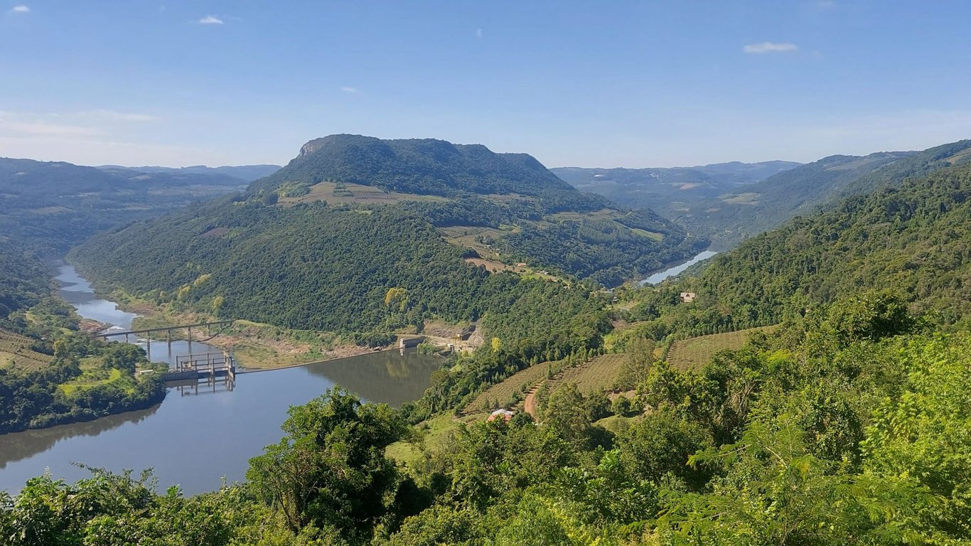 Paisagem do Vale do Rio das Antas na Serra Gaúcha, próxima a Cotiporã RS