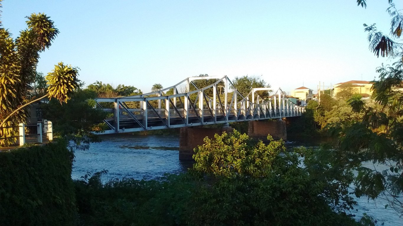 Ponte Euclidiana sobre o Rio Pardo, símbolo de São José do Rio Pardo.