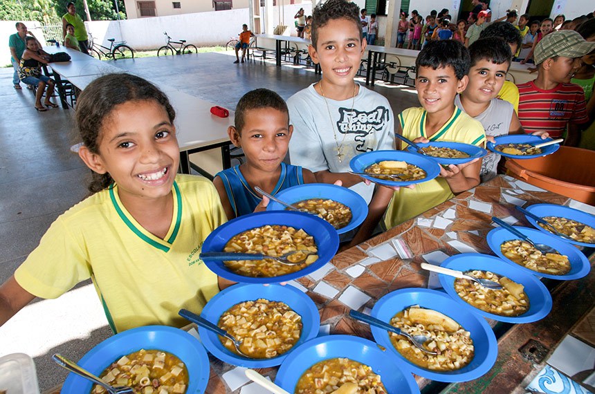 Alimentação escolar na rede pública brasileira