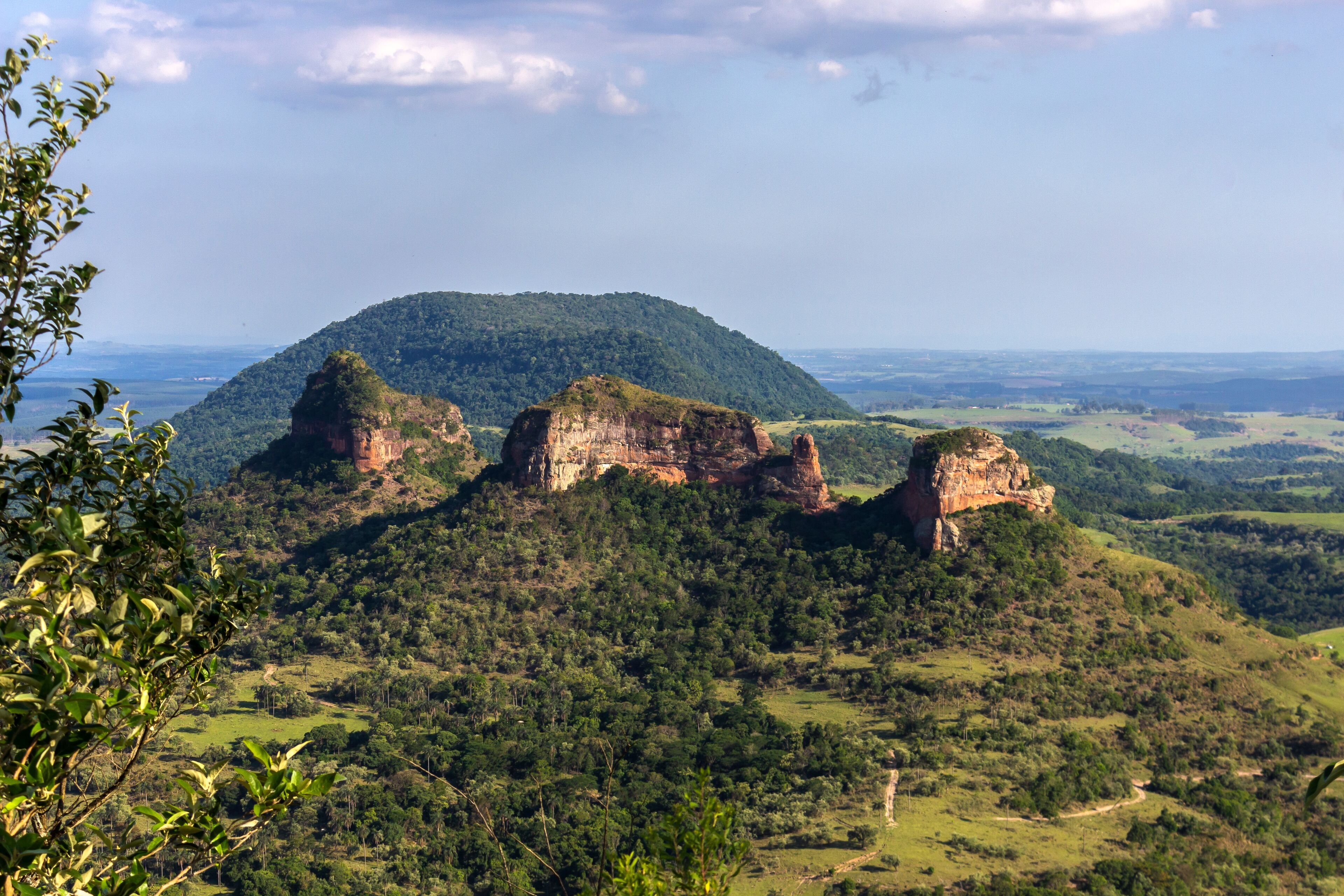 É uma imagem do post com o título Concurso Prefeitura de Charqueada SP abre vagas em 2026