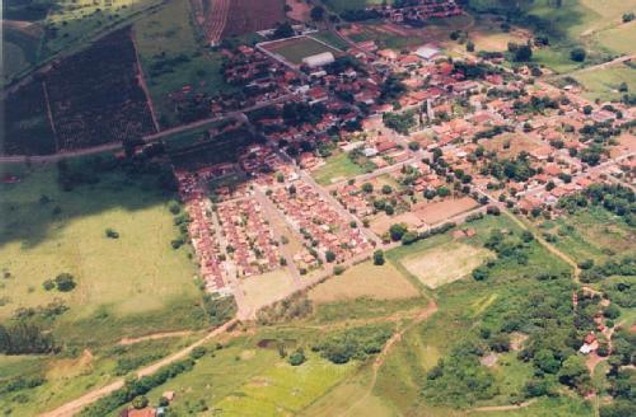 Vista aérea de Uru SP, com quadras, ruas arborizadas e áreas verdes